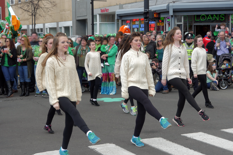 irish dancers in saint patricks day parade